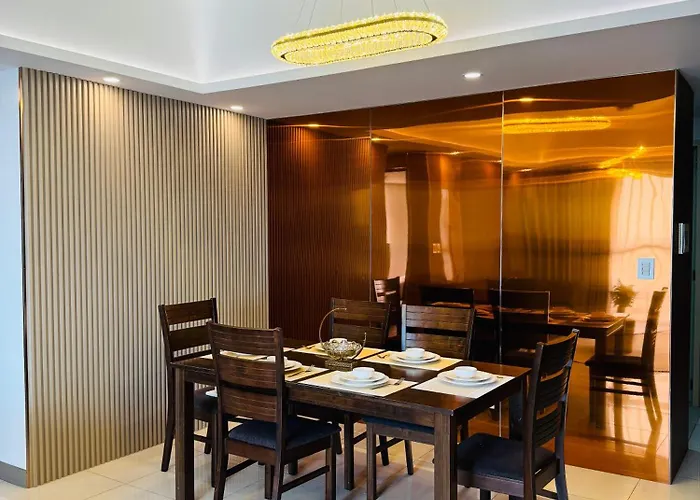 Apartment Venetian Panorama Bgc Venice Grand Canal Ment, 3 Bedrooms,1 Helper Room,7 Adults 3 Kids Manila
