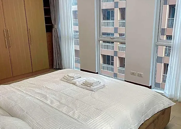 Venetian Panorama Bgc Venice Grand Canal Ment, 3 Bedrooms,1 Helper Room,7 Adults 3 Kids Apartment